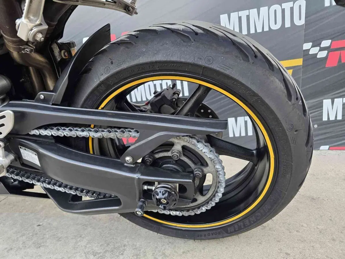 Yamaha YZF R1 (2007 - 08) (7)