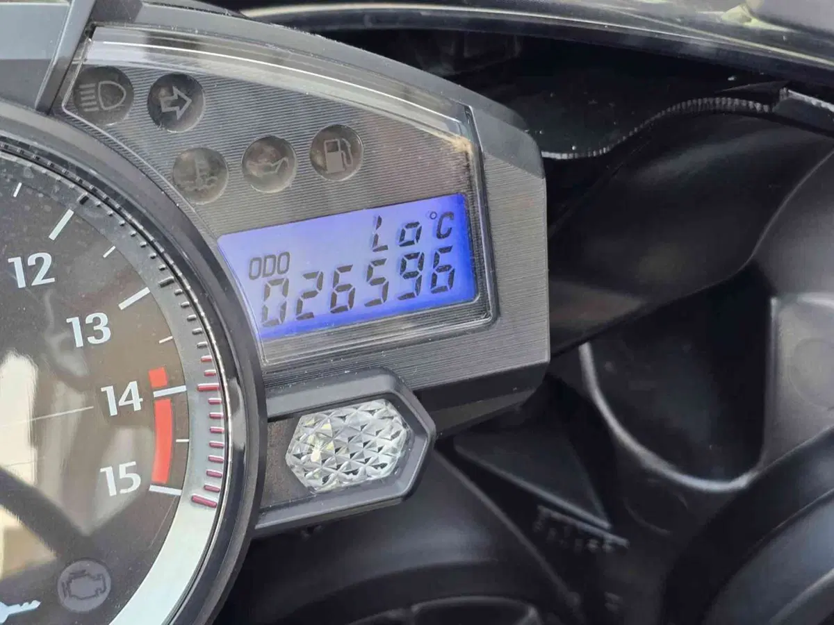 Yamaha YZF R1 (2007 - 08) (23)