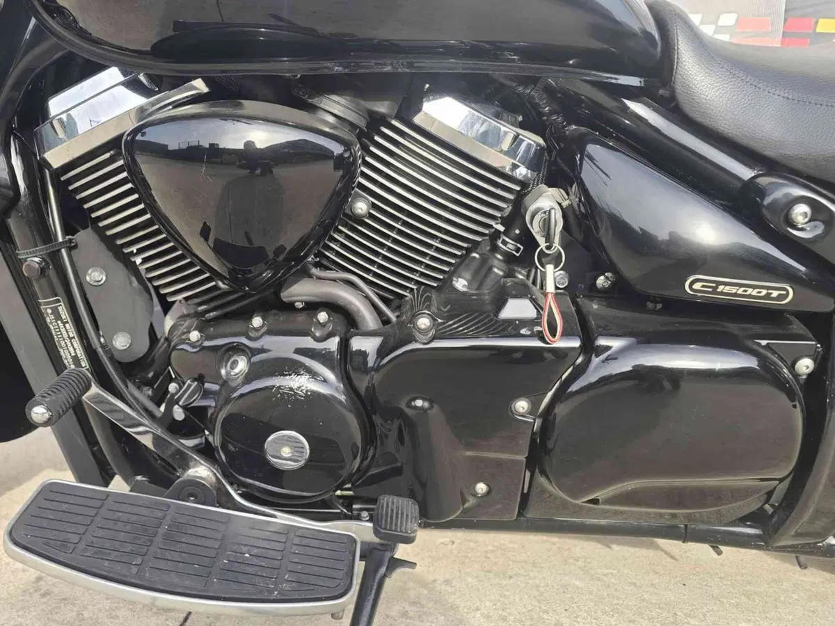 Suzuki Intruder C 1500 T (2013 - 16) (7)