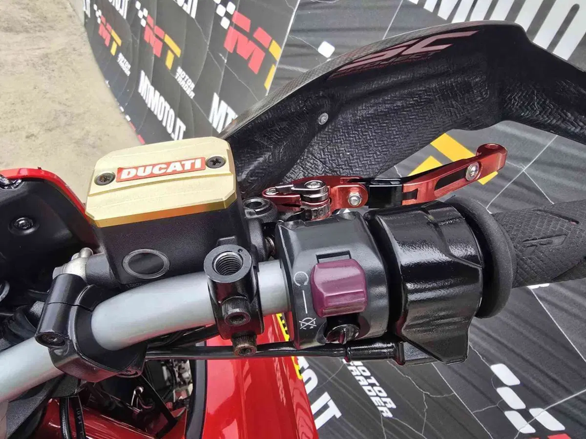 Ducati Hypermotard 821 (2013 - 15) (19)