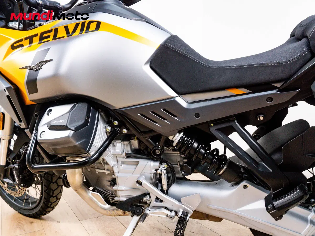 Moto Guzzi Stelvio (2024 - 26) (8)