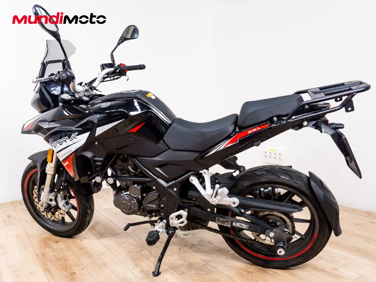 Benelli TRK 251 (2019 - 20) (7)