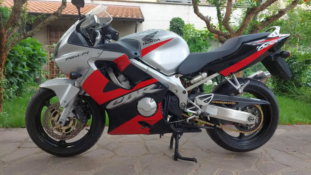 Honda CBR 600 F (2001 - 06) (2)