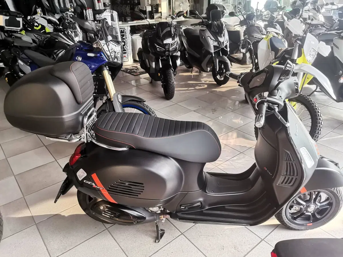 Vespa GTS 300 Super Sport (2023 - 24)