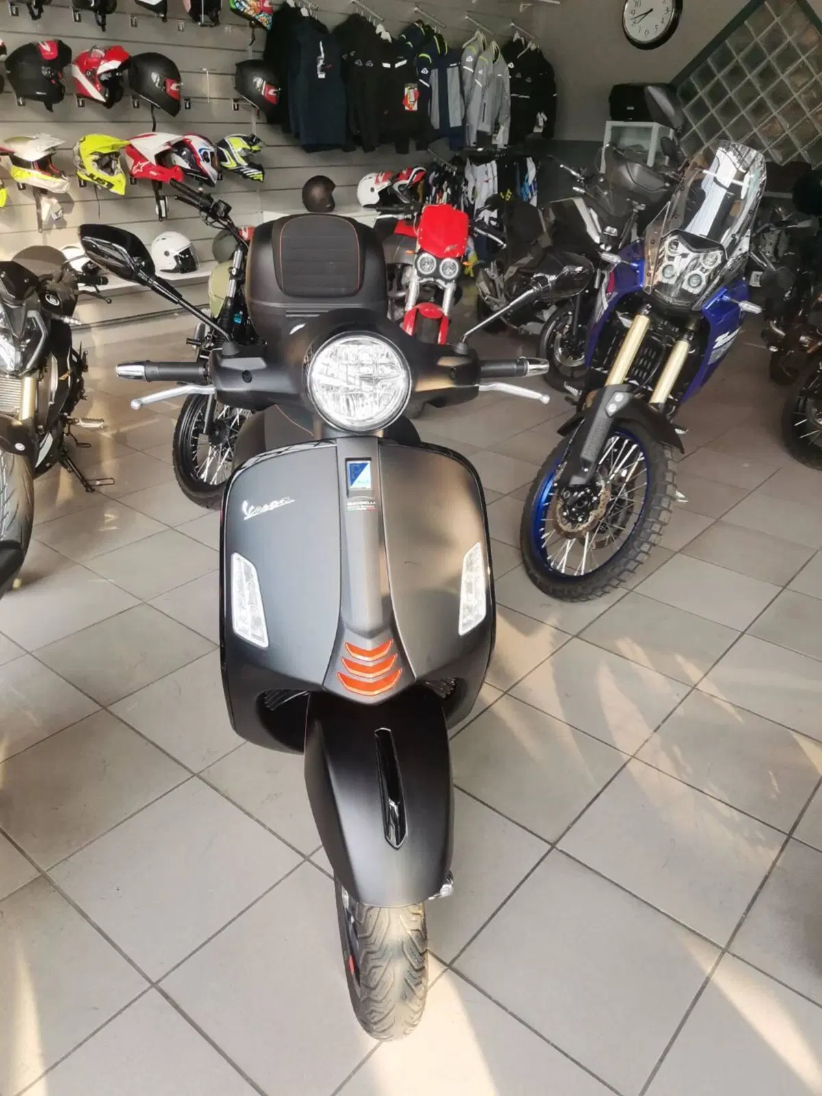 Vespa GTS 300 Super Sport (2023 - 24) (2)
