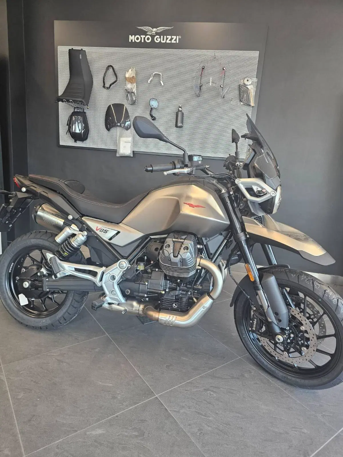 Moto Guzzi V85 Strada (2024 - 26)