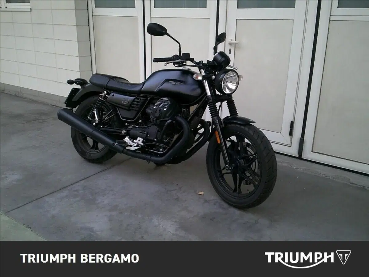 Moto Guzzi V7 III Stone (2017 - 20) (2)