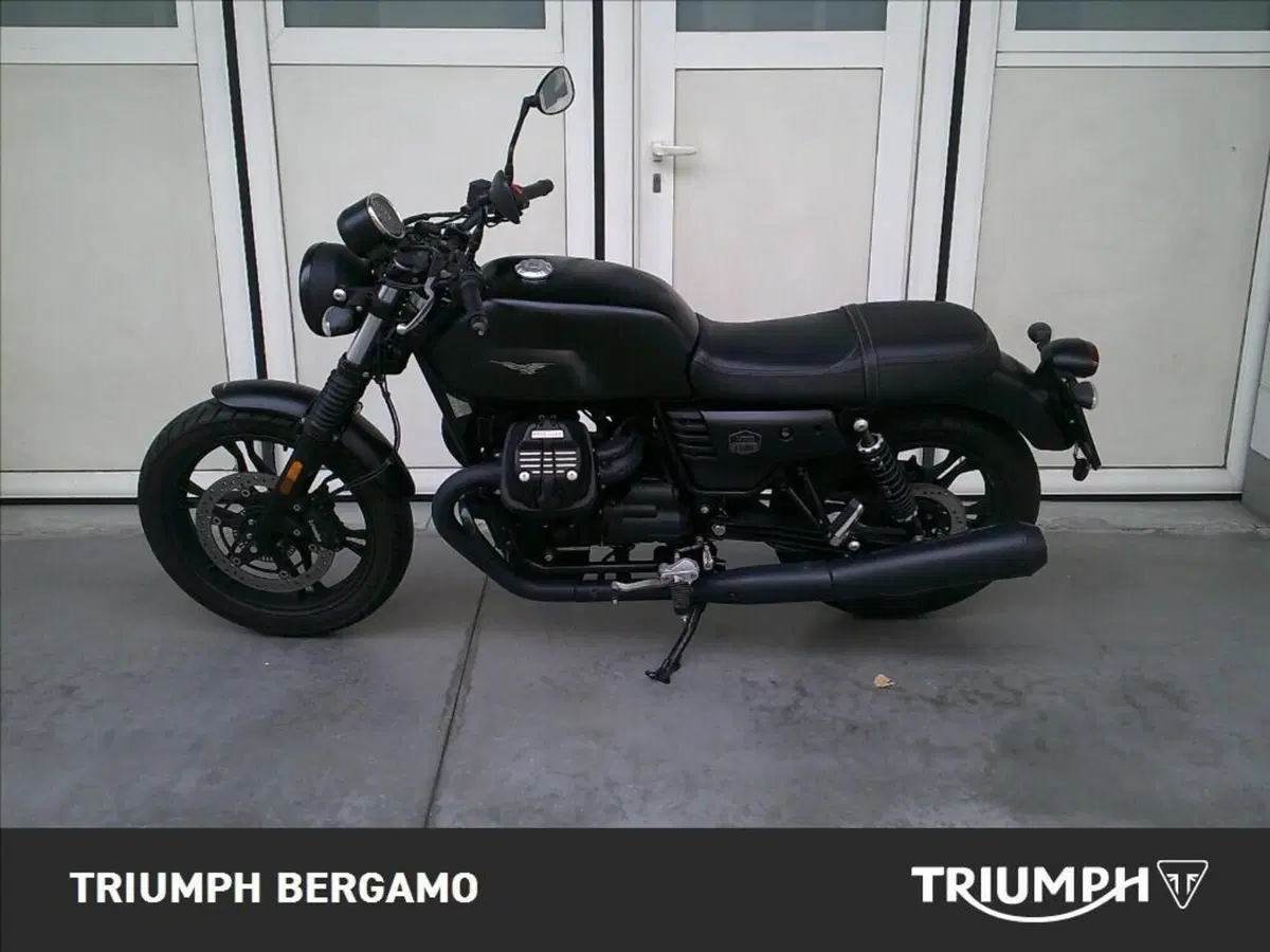 Moto Guzzi V7 III Stone (2017 - 20) (4)