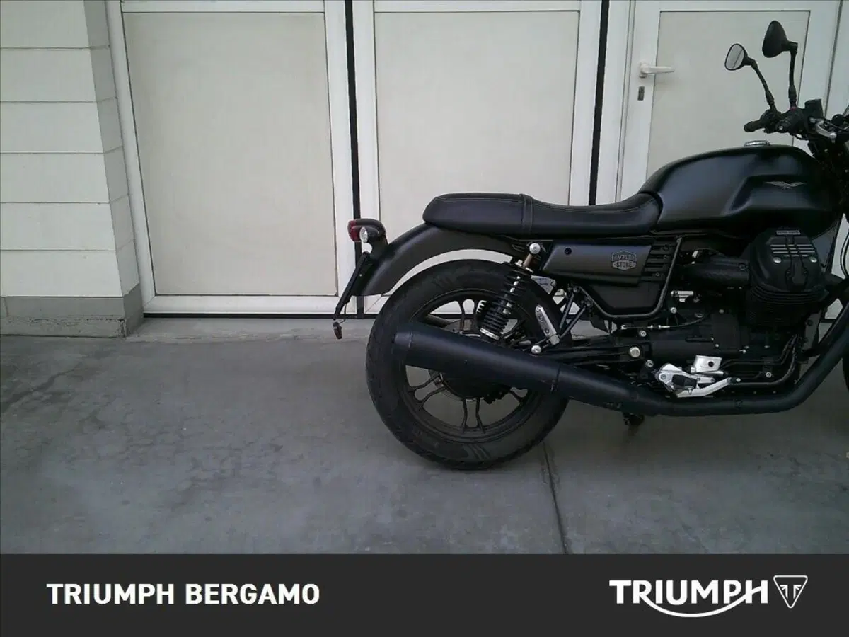 Moto Guzzi V7 III Stone (2017 - 20) (6)
