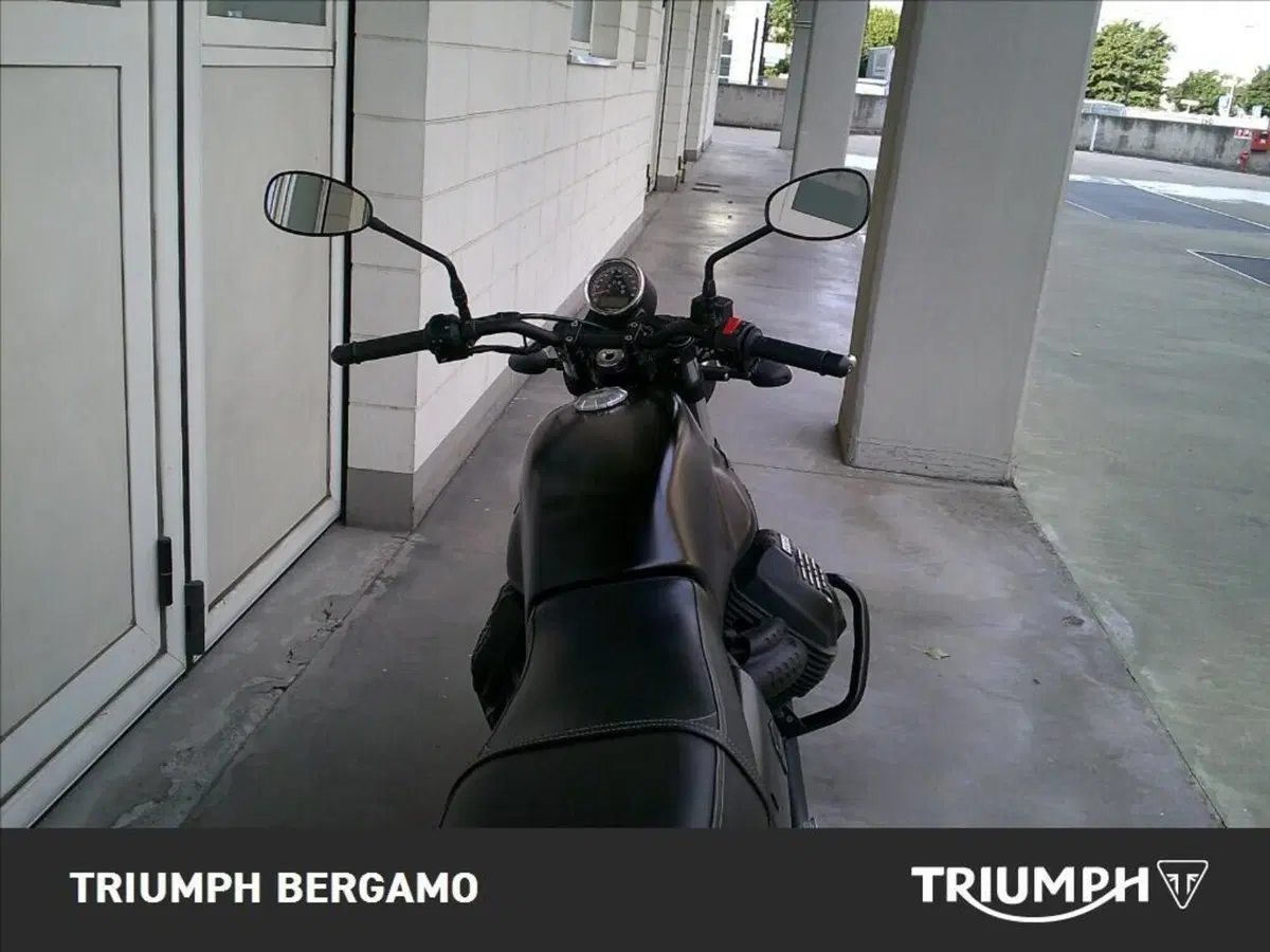 Moto Guzzi V7 III Stone (2017 - 20) (7)