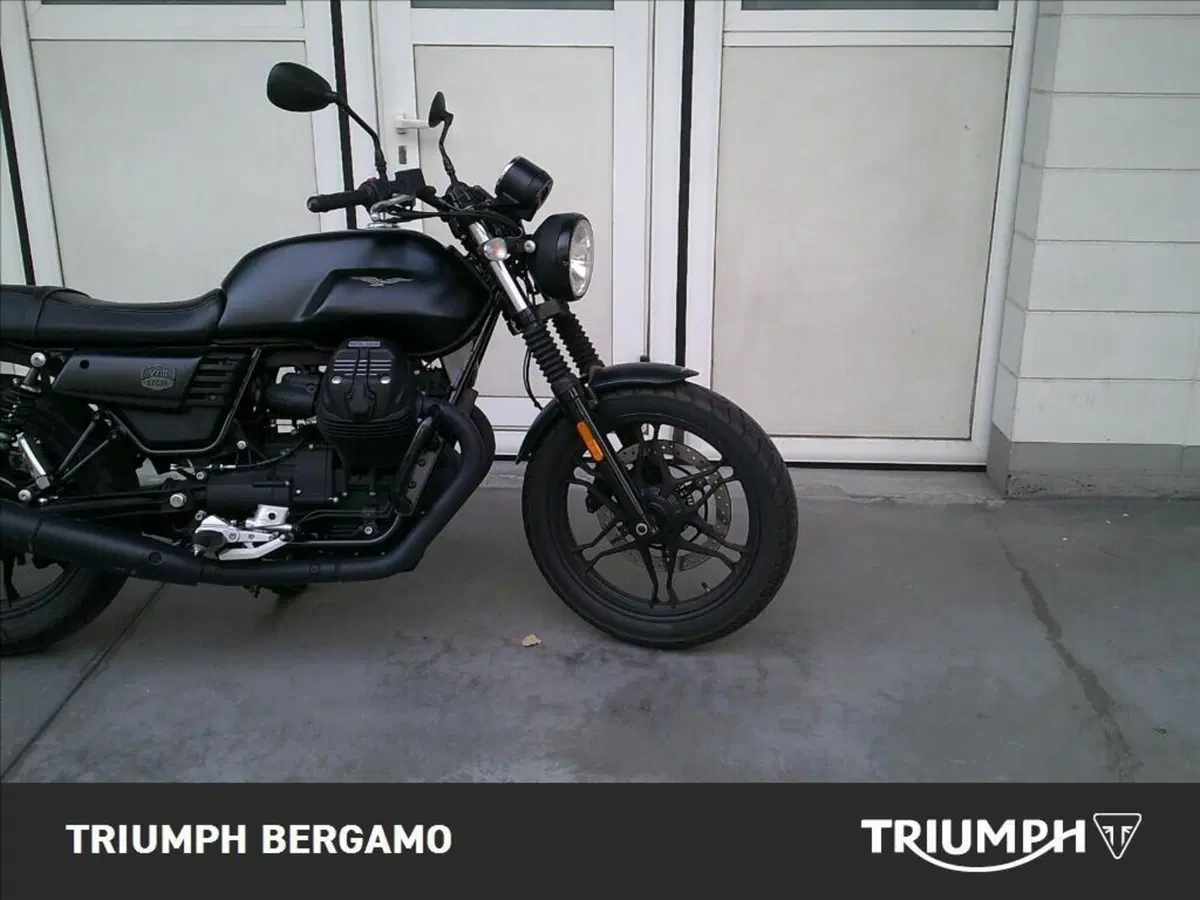 Moto Guzzi V7 III Stone (2017 - 20) (8)