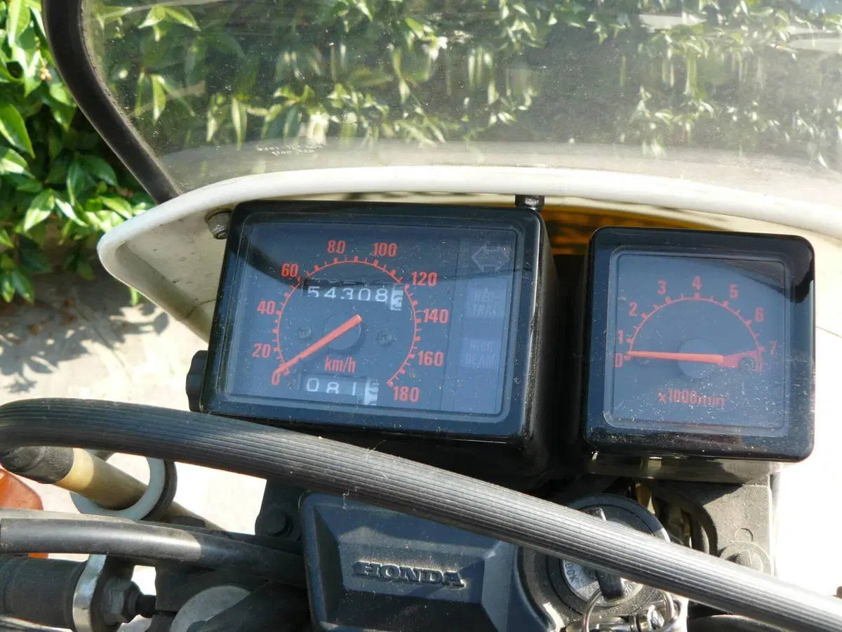 Honda XL 600 RM Rothmans  (2)