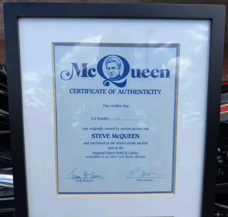Il certificato di autenticit&agrave; firmato dai figli di Steve
