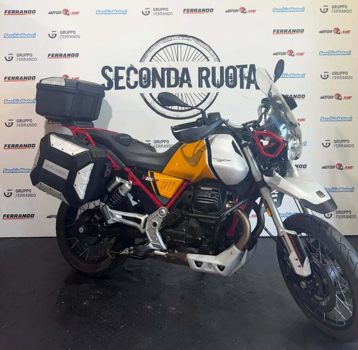 Moto Guzzi V85 TT Evocative Graphics (2021 - 23) (3)