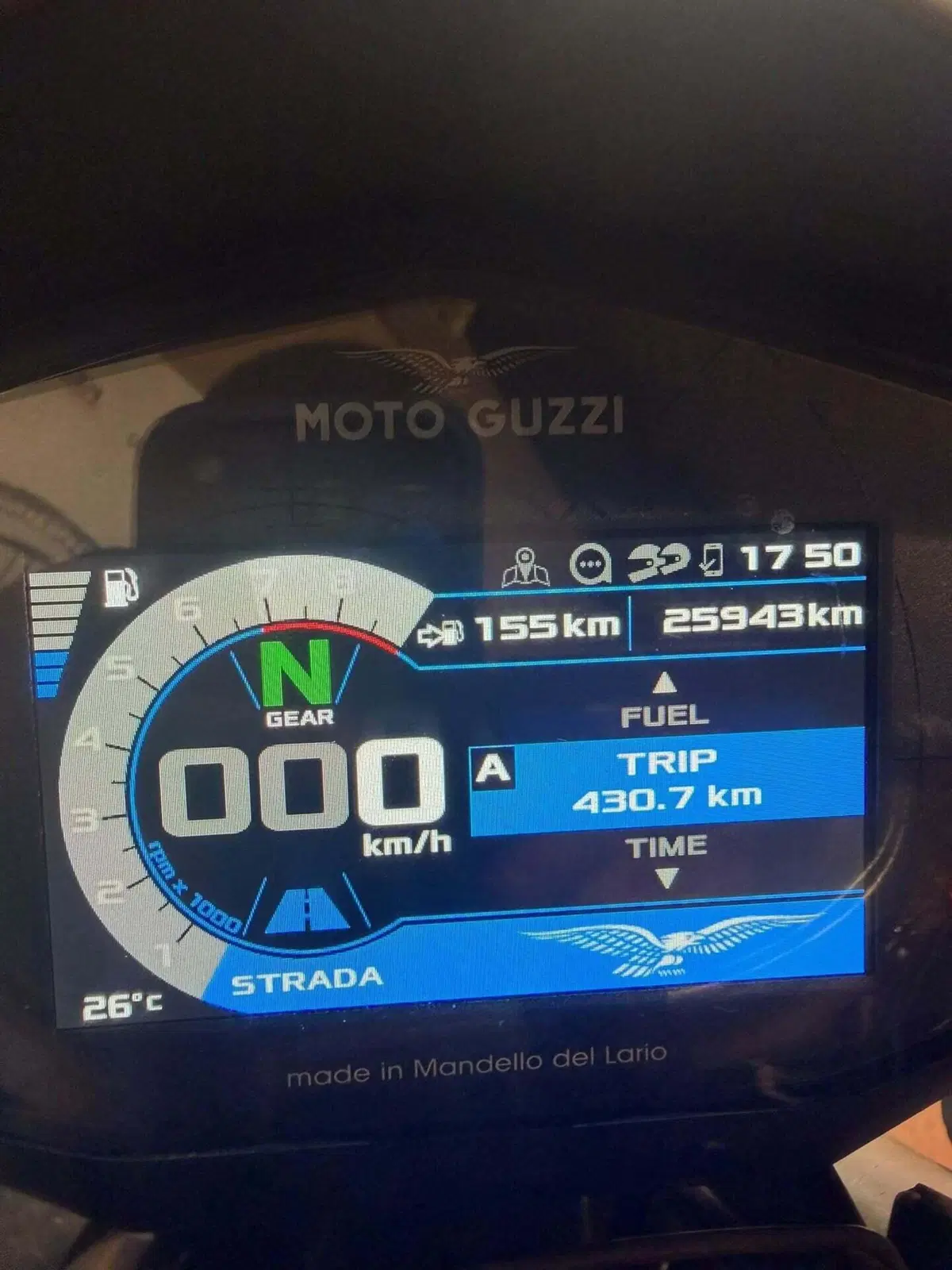 Moto Guzzi V85 TT Evocative Graphics (2021 - 23) (5)
