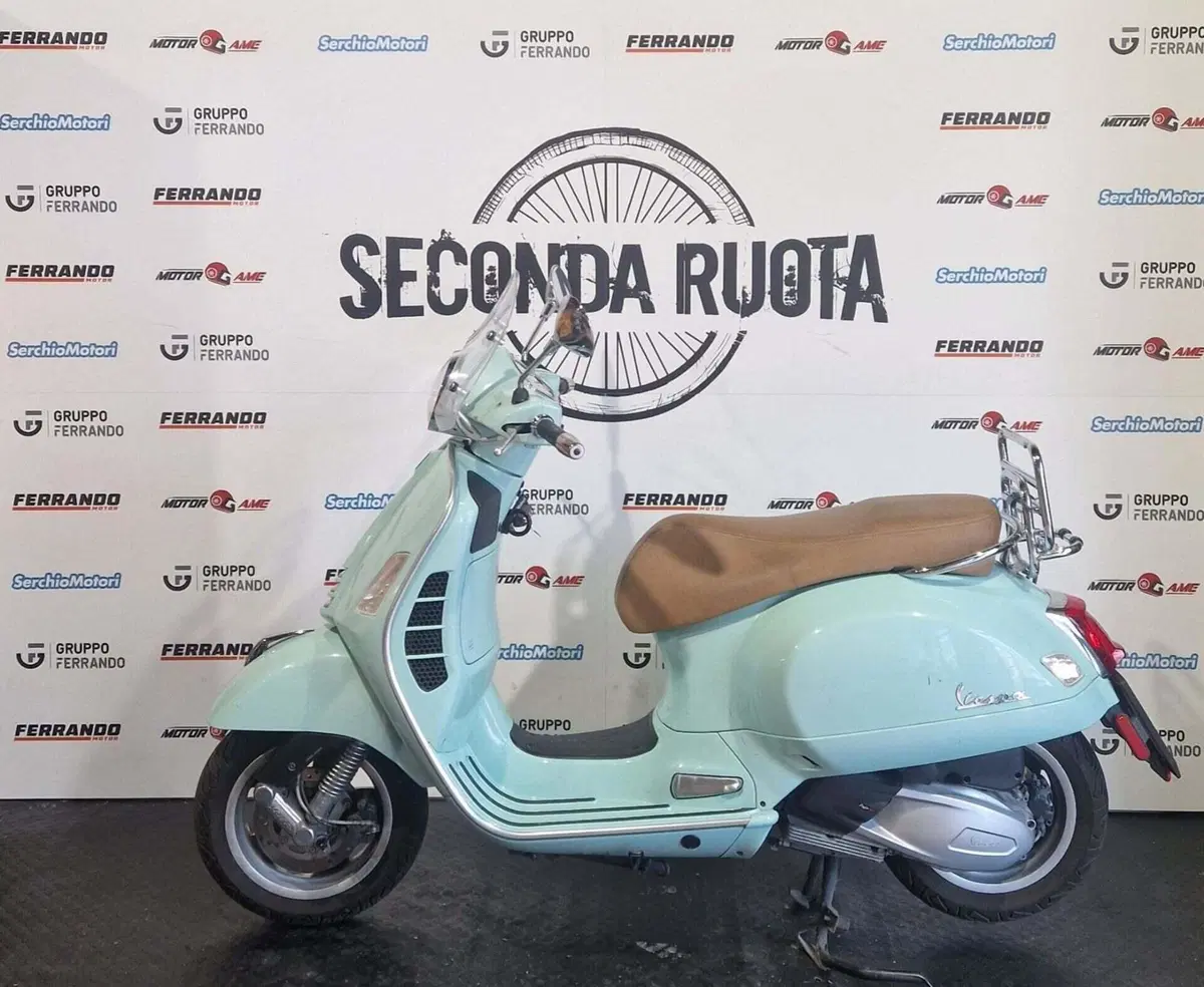 Vespa GTS 300 Hpe (2019) (2)