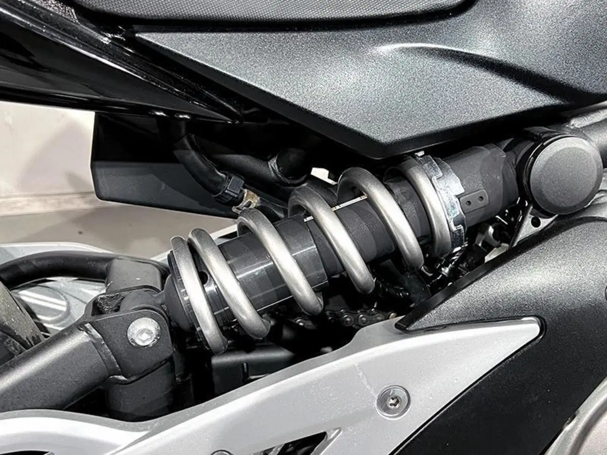 Kawasaki ER-6N (2005 - 08) (3)