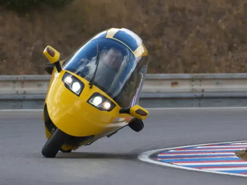 Il Monoracer Cabin Motorcycle esiste e si pu&ograve; acquistare