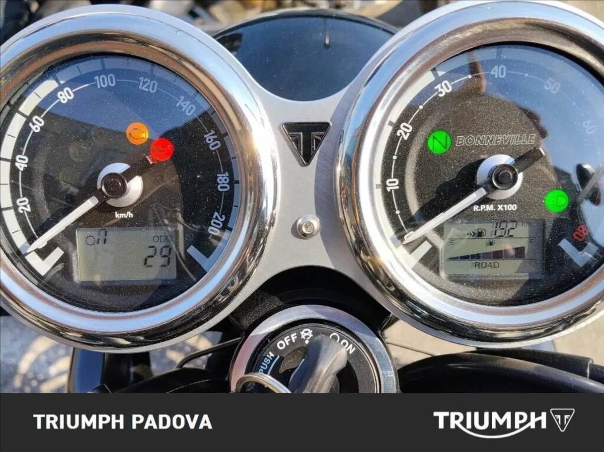 Triumph Bonneville T120 Black (2026) (2)