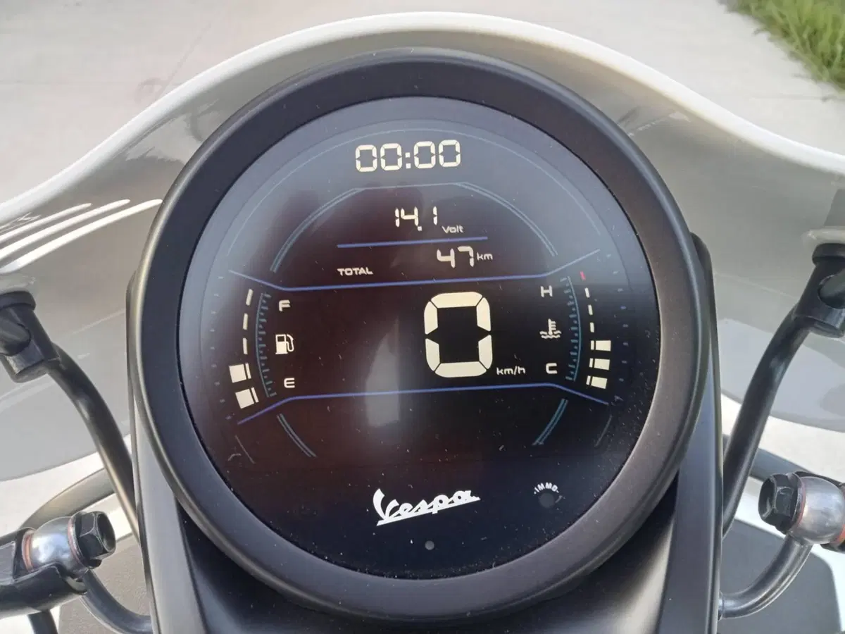 Vespa Vespa 140th of Piaggio (2024) (2)