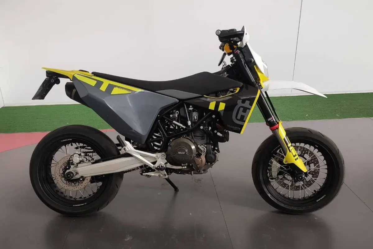 Husqvarna 701 Supermoto (2023 - 25) (2)