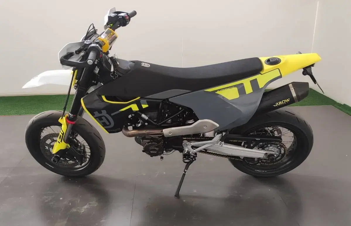 Husqvarna 701 Supermoto (2023 - 25) (5)