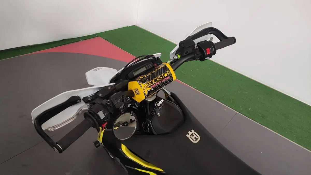 Husqvarna 701 Supermoto (2023 - 25) (8)