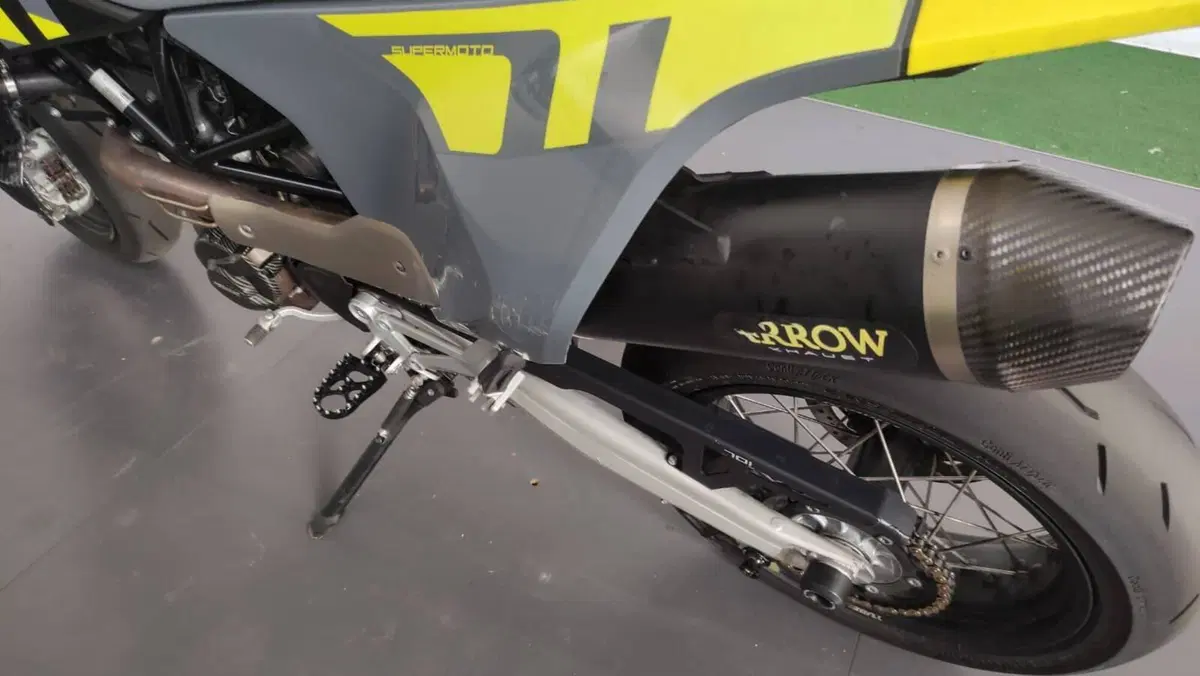 Husqvarna 701 Supermoto (2023 - 25) (9)