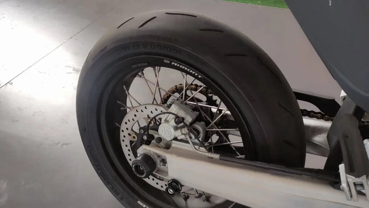 Husqvarna 701 Supermoto (2023 - 25) (11)