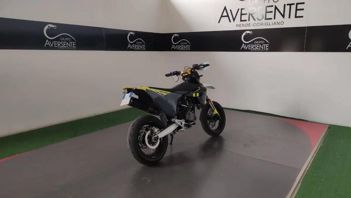 Husqvarna 701 Supermoto (2023 - 25) (3)
