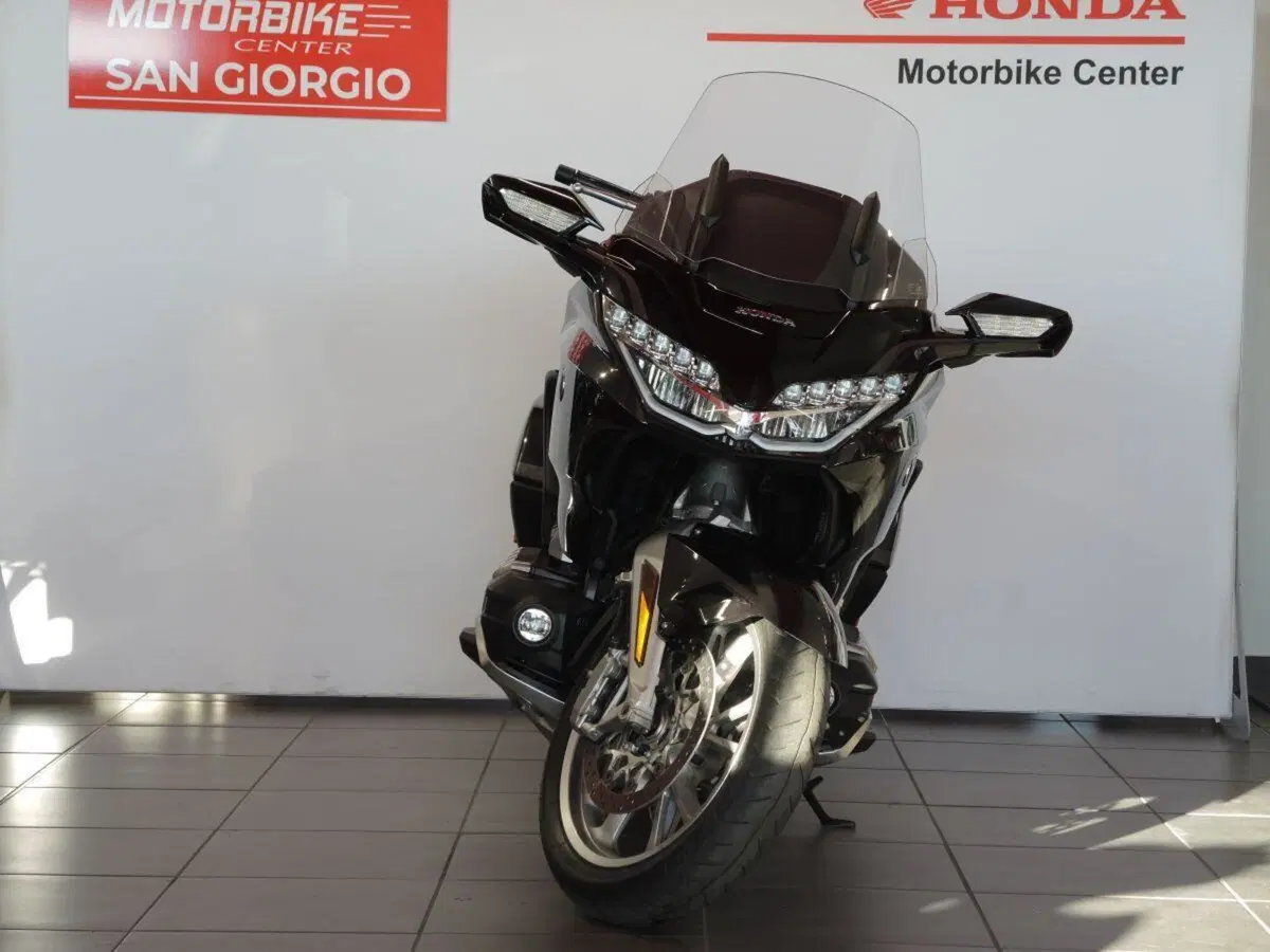 Honda GL 1800 Gold Wing Tour DCT (2021) (2)