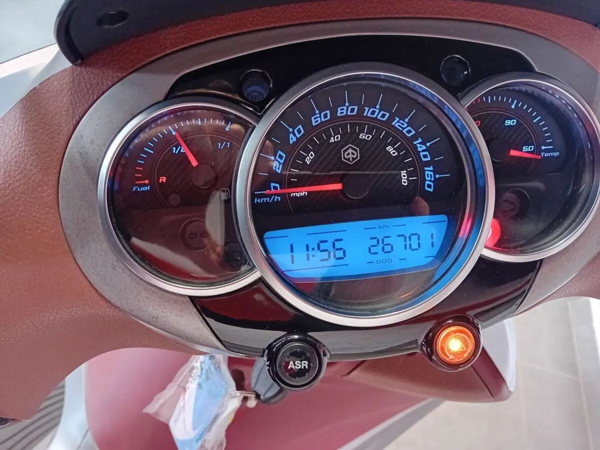 Piaggio Beverly 350 SportTouring ie ABS (2011 - 17) (4)