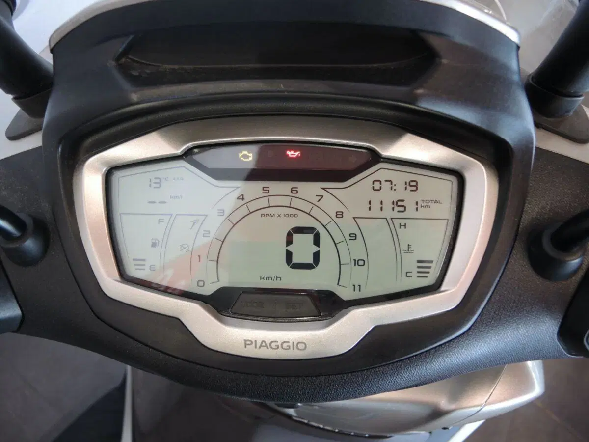 Piaggio Beverly 400 ABS-ASR (2021 - 24) (5)