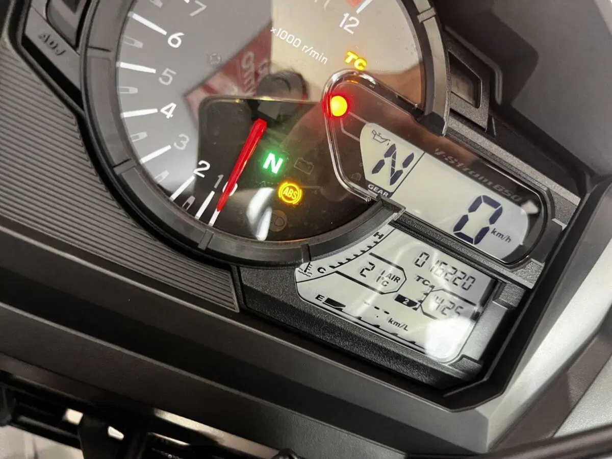 Suzuki V-Strom 650 (2021 - 25) (3)