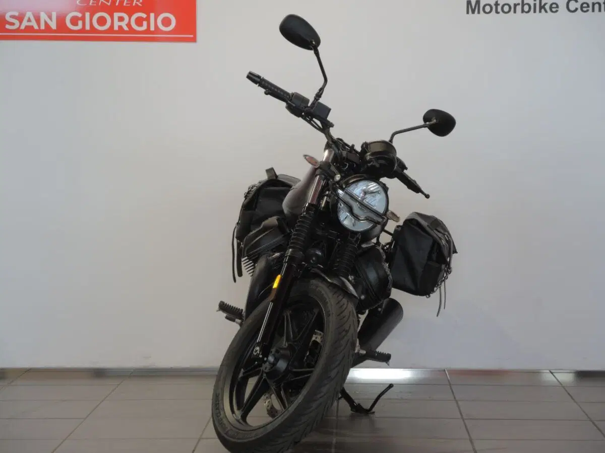 Moto Guzzi V7 Stone (2025 - 26) (2)