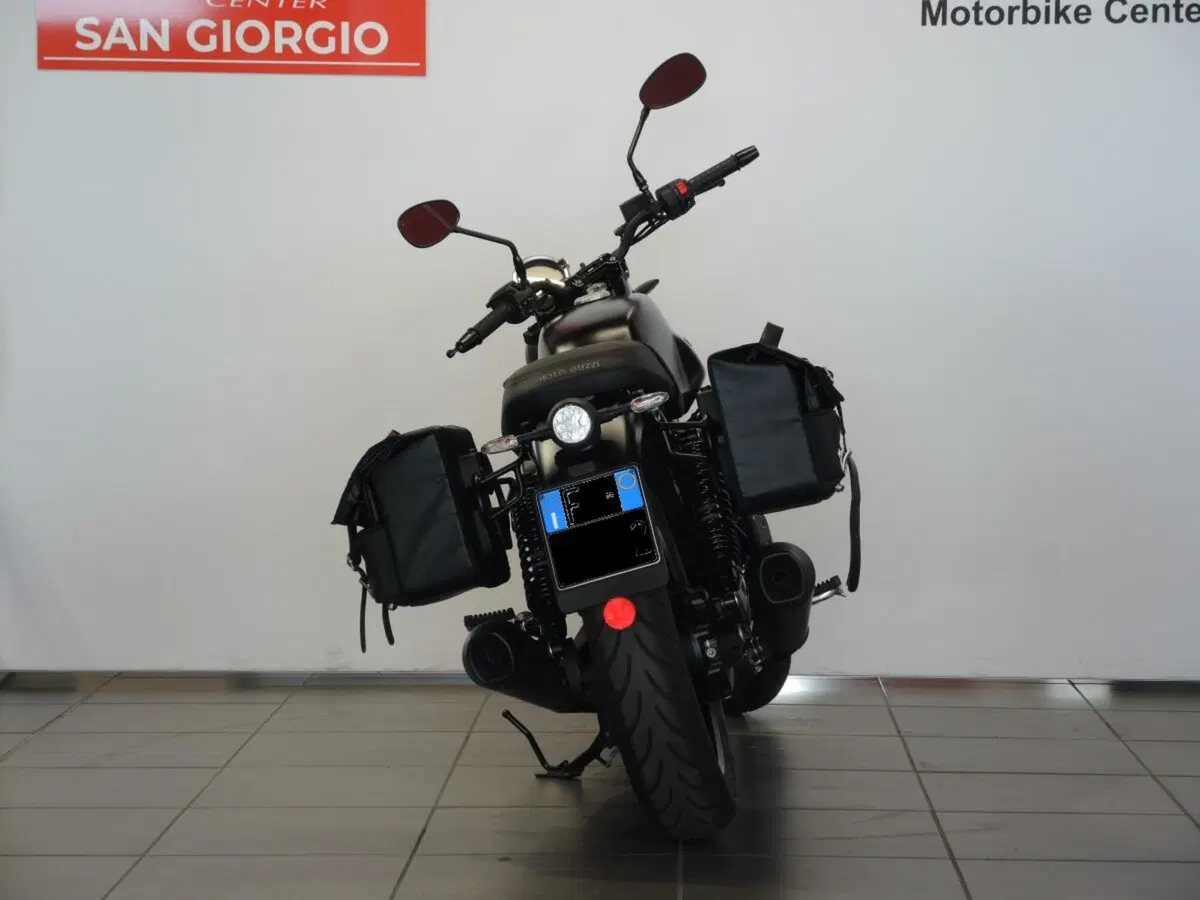 Moto Guzzi V7 Stone (2025 - 26) (4)