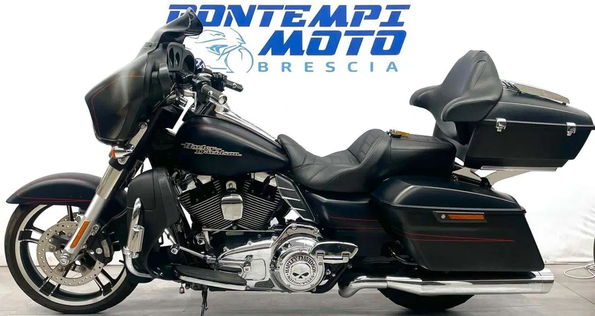Harley-Davidson 1690 Street Glide Special (2014 - 16) - FLHX (2)
