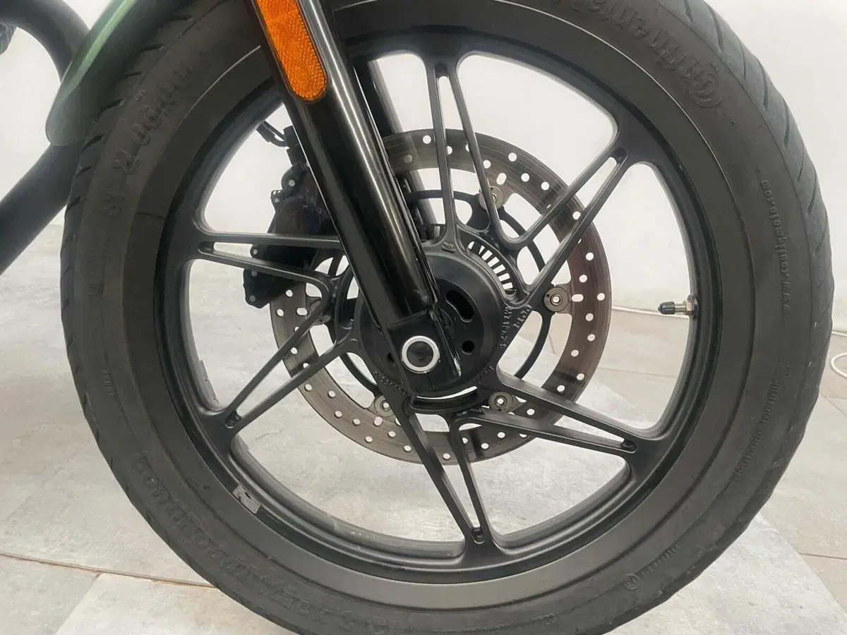 Moto Guzzi V7 Stone Centenario (2021 - 22) (12)