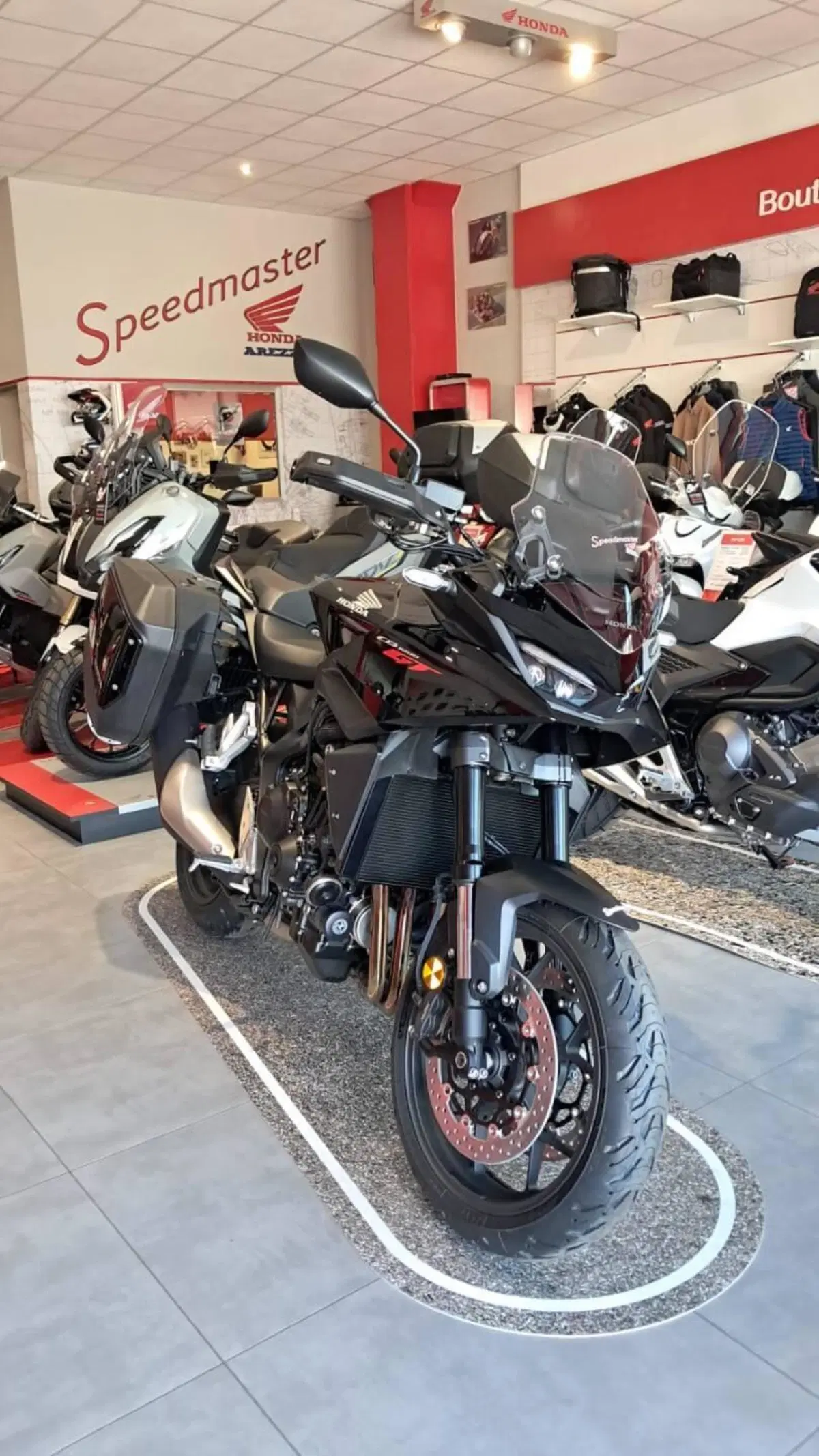 Honda CB 1000 GT (2026) (8)