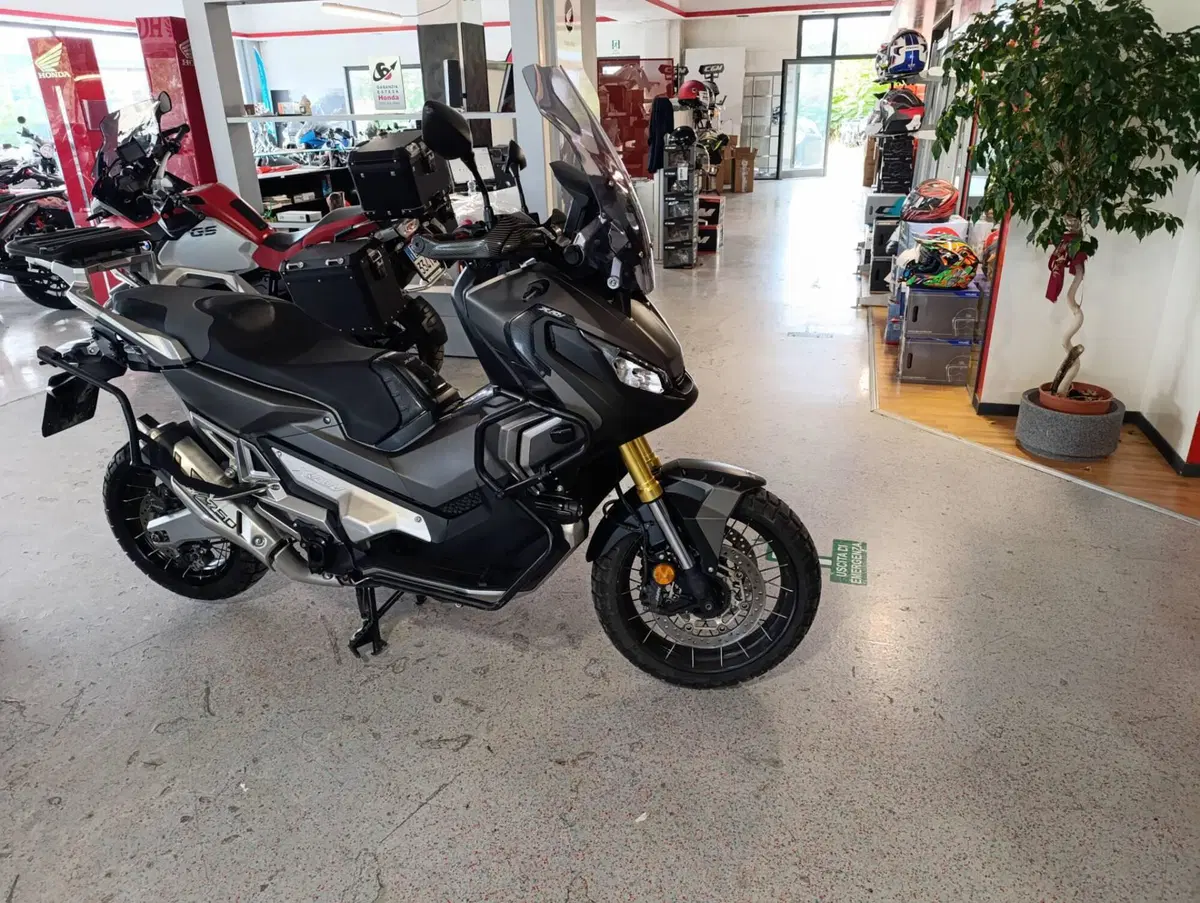 Honda X-ADV 750 (2017) (2)