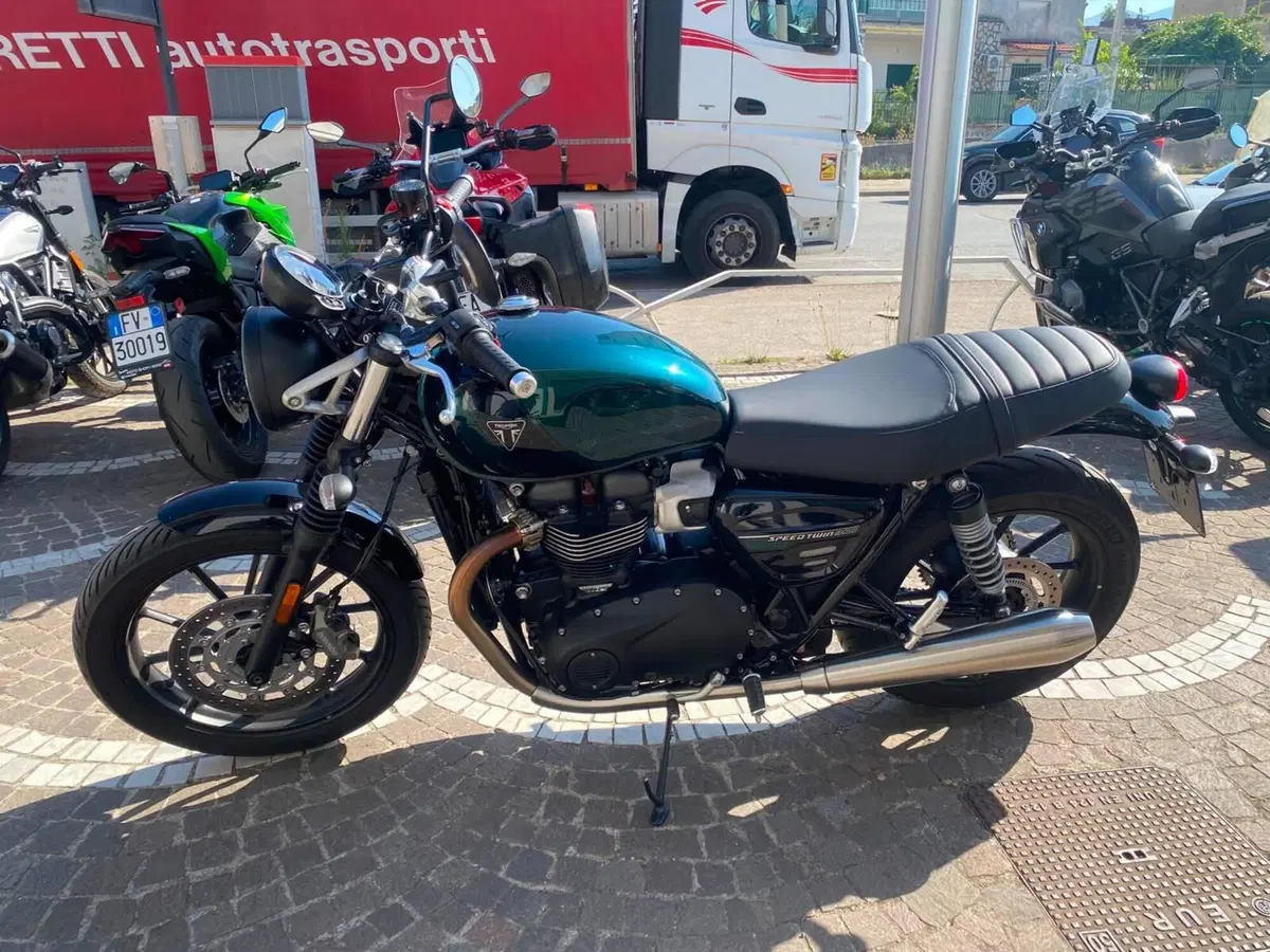 Triumph Speed Twin 900 (2023 - 24) (2)
