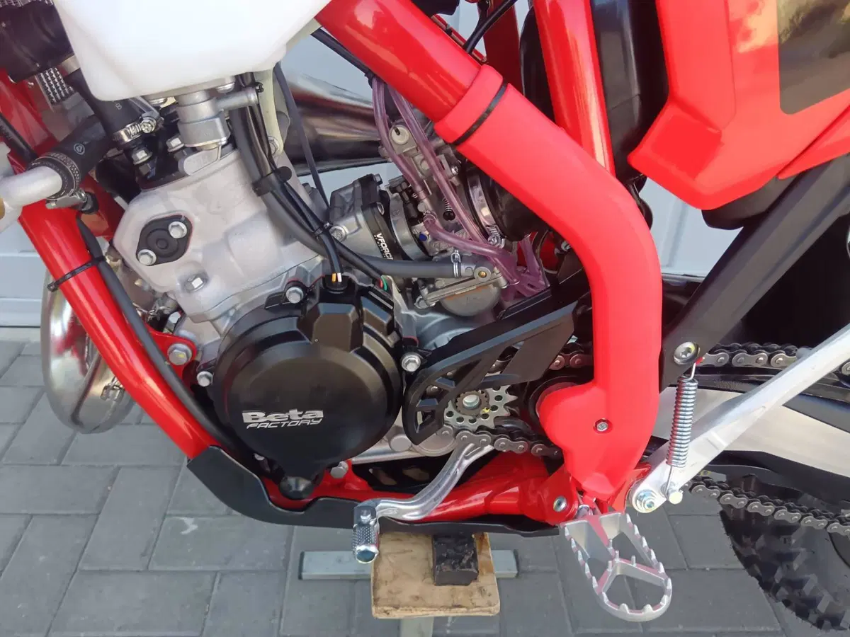 Betamotor RR X-PRO 125 2T Enduro (2027) (8)