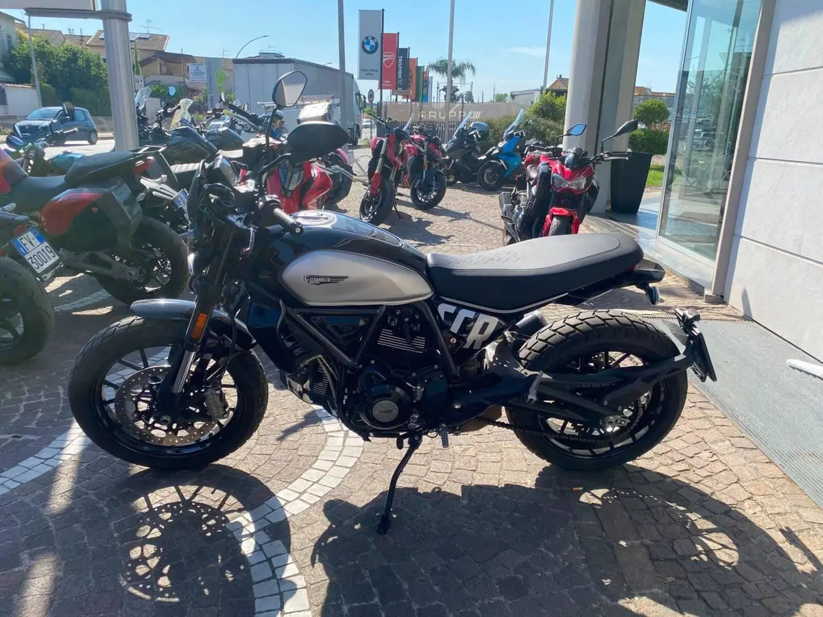 Ducati Scrambler 800 Icon Dark (2021 - 22) (2)