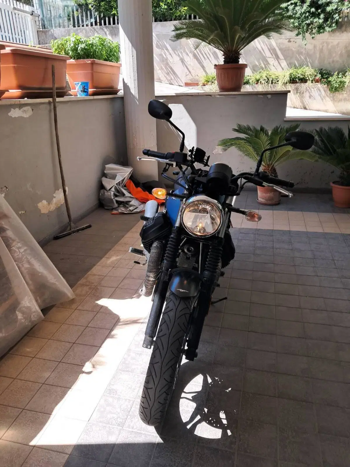 Moto Guzzi V7 III Stone (2017 - 20) (2)