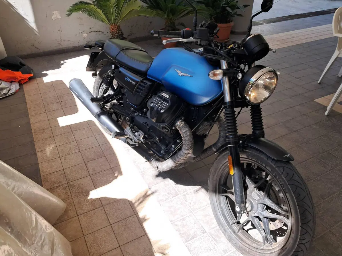 Moto Guzzi V7 III Stone (2017 - 20) (5)