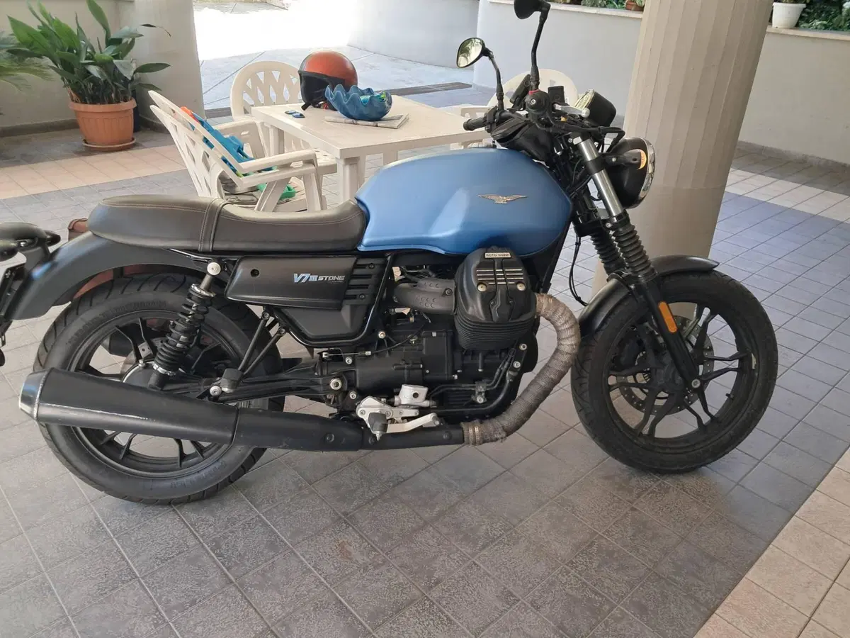 Moto Guzzi V7 III Stone (2017 - 20) (6)