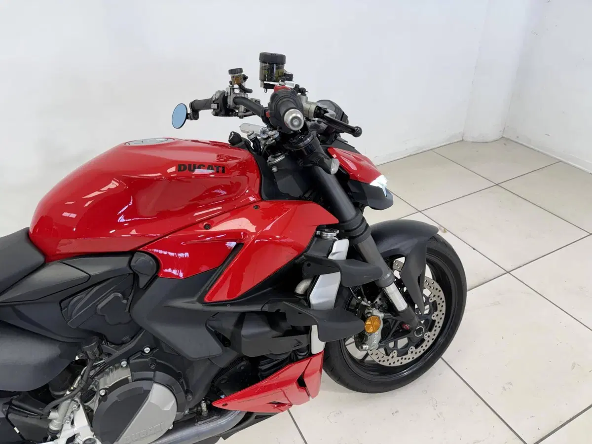 Ducati Streetfighter V2 (2022 - 24) (8)