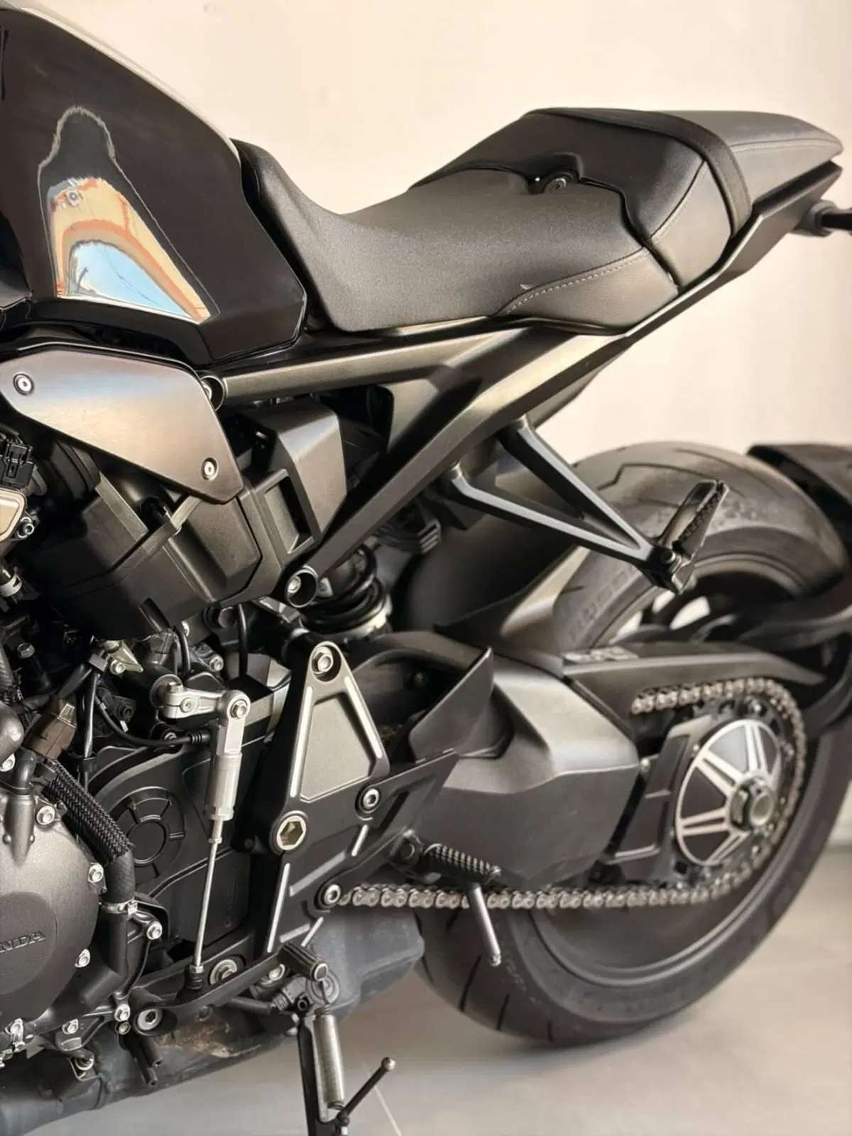 Honda CB 1000 R Black Edition (2021 - 25) (9)