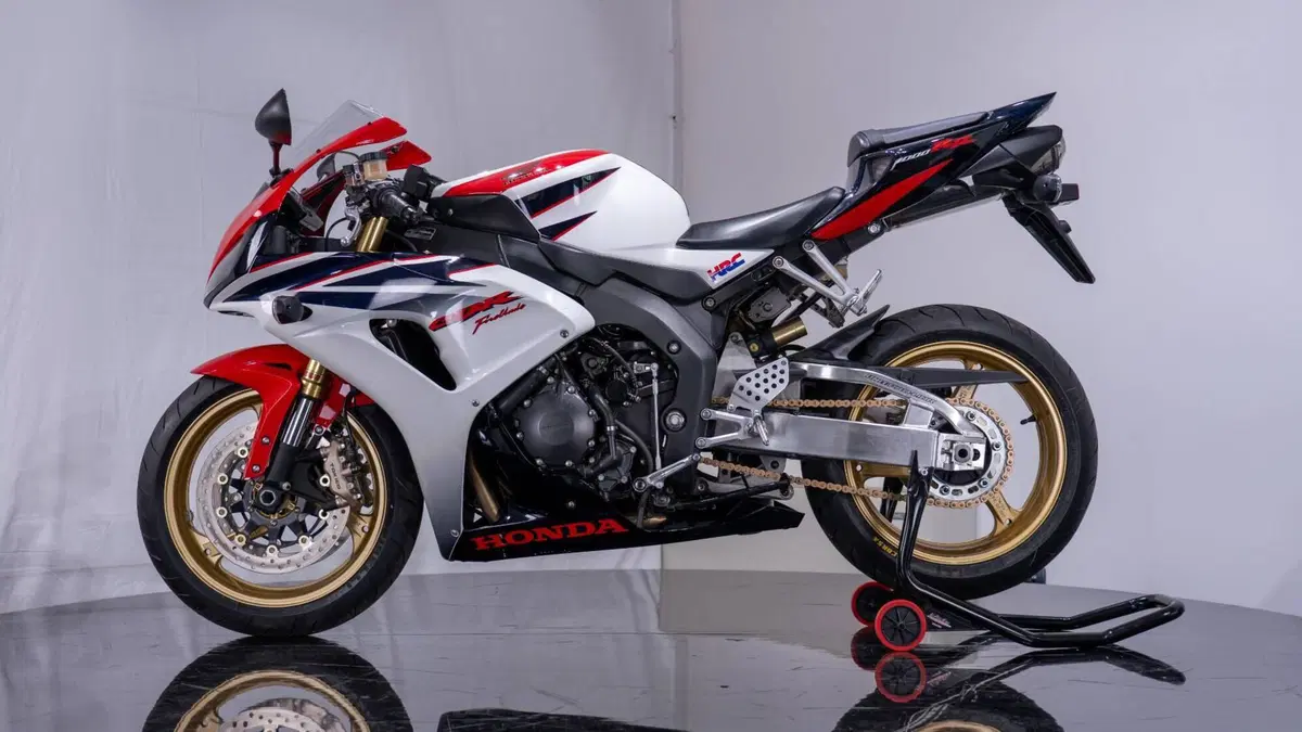 Honda CBR 1000 RR Fireblade (2006 - 07) (2)