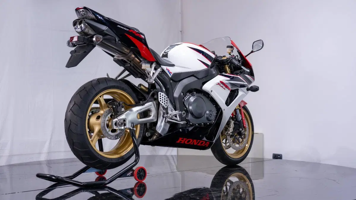 Honda CBR 1000 RR Fireblade (2006 - 07) (7)